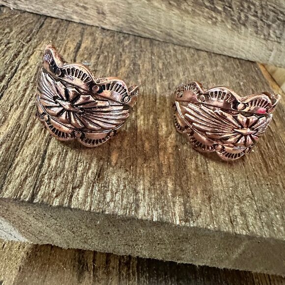 Copper Leaf Design Earrings: Embrace Western Elegance - Picture 9 of 10